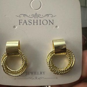 Earrings in gold toned NWT.